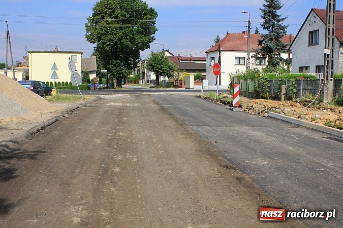 Zdjęcie w galerii na portalu naszraciborz.pl: Trwa przebudowa Raciborskiej w Bieńkowicach wiadomości z regionu