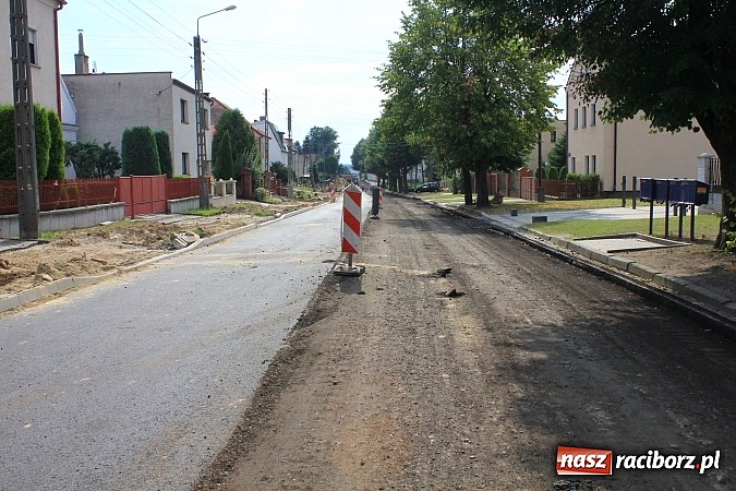 Zdjęcie w galerii na portalu naszraciborz.pl: Trwa przebudowa Raciborskiej w Bieńkowicach wiadomości z regionu