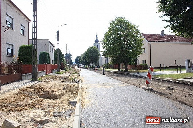 Zdjęcie w galerii na portalu naszraciborz.pl: Trwa przebudowa Raciborskiej w Bieńkowicach wiadomości z regionu
