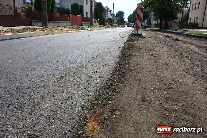 Zdjęcie w galerii na portalu naszraciborz.pl: Trwa przebudowa Raciborskiej w Bieńkowicach wiadomości z regionu