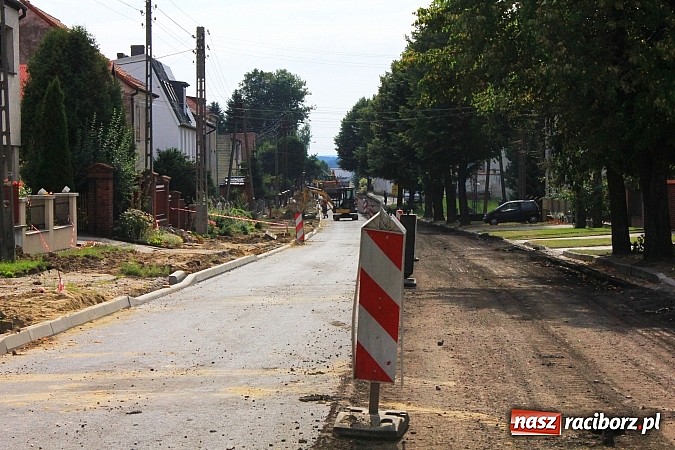 Zdjęcie w galerii na portalu naszraciborz.pl: Trwa przebudowa Raciborskiej w Bieńkowicach wiadomości z regionu