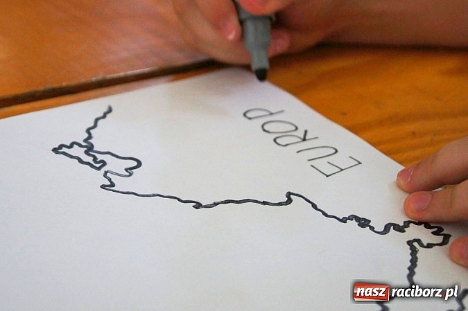 Zdjęcie w galerii na portalu naszraciborz.pl: Geografia na wesoło w GCK w Nędzy wiadomości z regionu