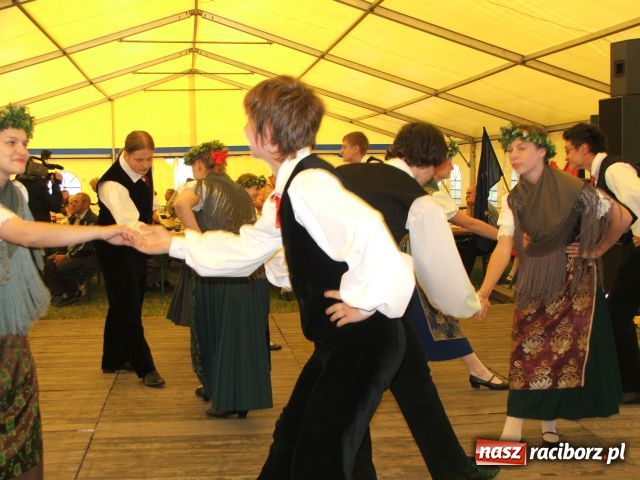 Zdjęcie w galerii na portalu naszraciborz.pl: Festyn mniejszości w Krowiarkach wiadomości z regionu