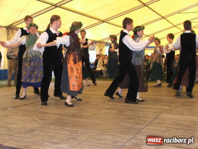 Zdjęcie w galerii na portalu naszraciborz.pl: Festyn mniejszości w Krowiarkach wiadomości z regionu