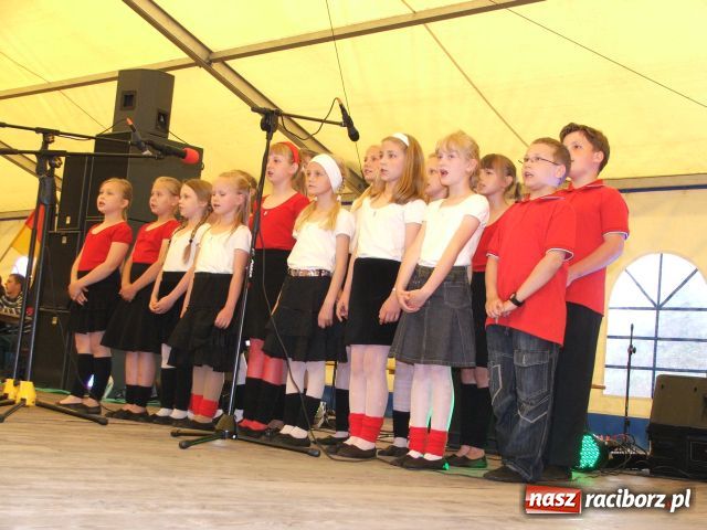 Zdjęcie w galerii na portalu naszraciborz.pl: Festyn mniejszości w Krowiarkach wiadomości z regionu