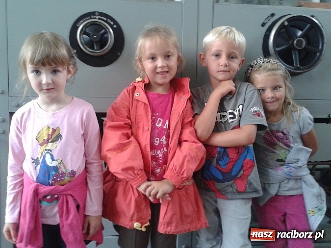 Zdjęcie w galerii na portalu naszraciborz.pl: Dzieci z Nowoczesnej w Radiostacji w Gliwicach wiadomości z regionu