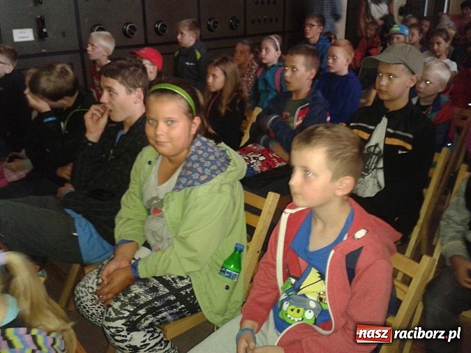 Zdjęcie w galerii na portalu naszraciborz.pl: Dzieci z Nowoczesnej w Radiostacji w Gliwicach wiadomości z regionu