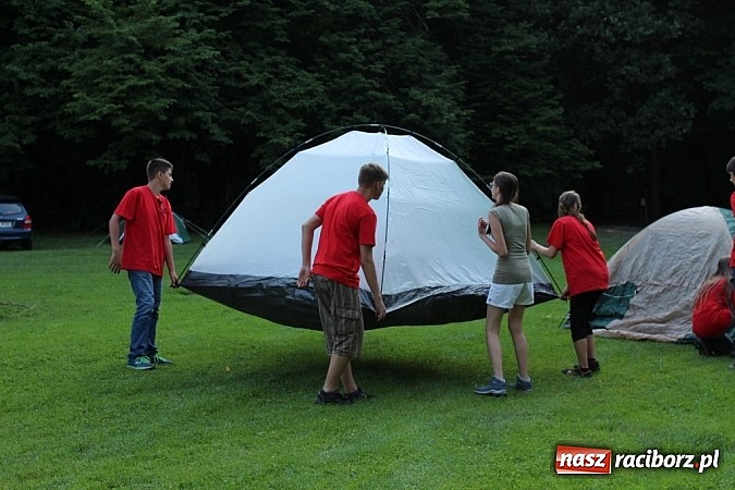 Zdjęcie w galerii na portalu naszraciborz.pl: Młodzież z Raciborza Szlakiem Orlich Gniazd  wiadomości z regionu