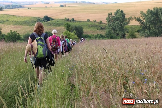 Zdjęcie w galerii na portalu naszraciborz.pl: Młodzież z Raciborza Szlakiem Orlich Gniazd  wiadomości z regionu