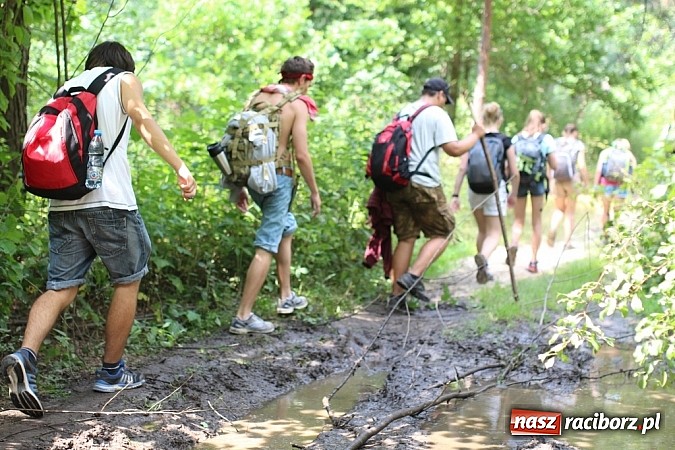 Zdjęcie w galerii na portalu naszraciborz.pl: Młodzież z Raciborza Szlakiem Orlich Gniazd  wiadomości z regionu