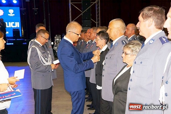 Zdjęcie w galerii na portalu naszraciborz.pl: Raciborscy policjanci na Wojewódzkich Obchodach Święta Policji w Katowicach wiadomości z regionu