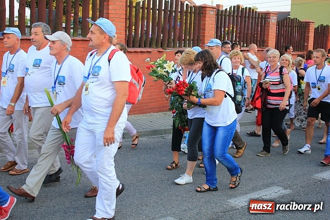 Zdjęcie w galerii na portalu naszraciborz.pl: Pielgrzymi wrócili z Jasnej Góry wiadomości z regionu