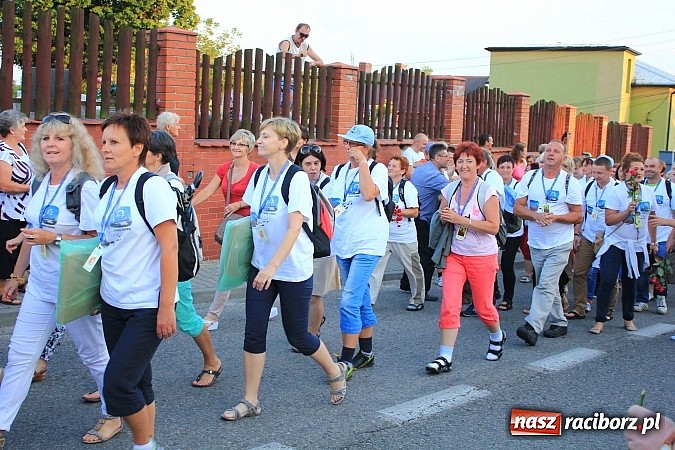 Zdjęcie w galerii na portalu naszraciborz.pl: Pielgrzymi wrócili z Jasnej Góry wiadomości z regionu
