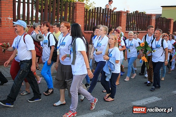 Zdjęcie w galerii na portalu naszraciborz.pl: Pielgrzymi wrócili z Jasnej Góry wiadomości z regionu