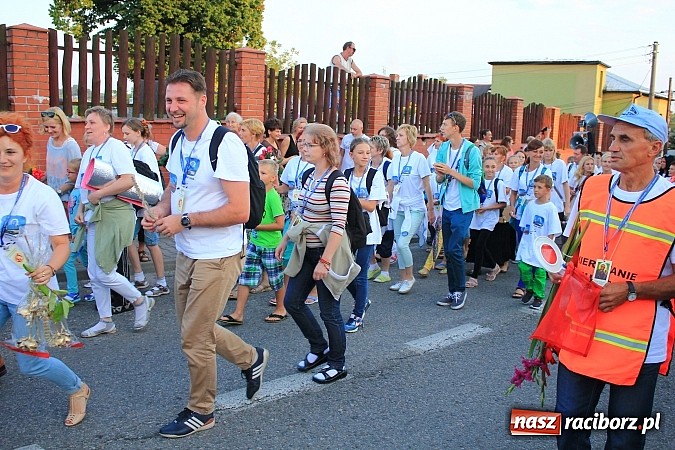 Zdjęcie w galerii na portalu naszraciborz.pl: Pielgrzymi wrócili z Jasnej Góry wiadomości z regionu