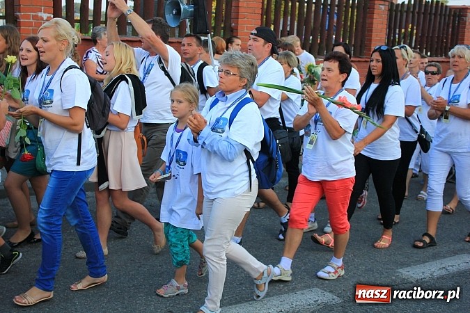 Zdjęcie w galerii na portalu naszraciborz.pl: Pielgrzymi wrócili z Jasnej Góry wiadomości z regionu