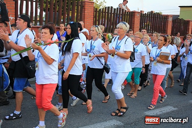 Zdjęcie w galerii na portalu naszraciborz.pl: Pielgrzymi wrócili z Jasnej Góry wiadomości z regionu