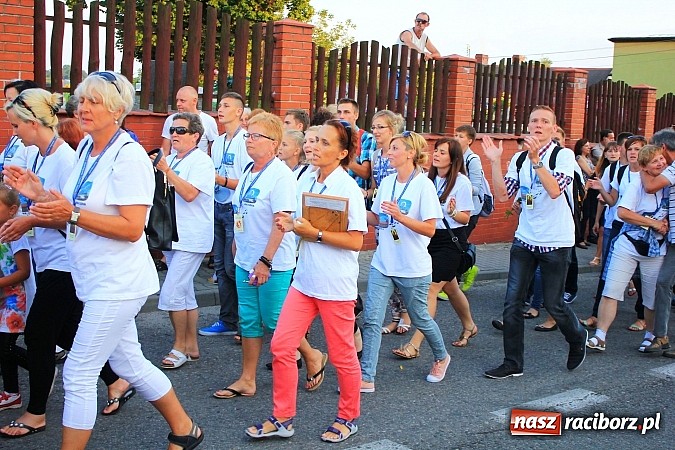Zdjęcie w galerii na portalu naszraciborz.pl: Pielgrzymi wrócili z Jasnej Góry wiadomości z regionu
