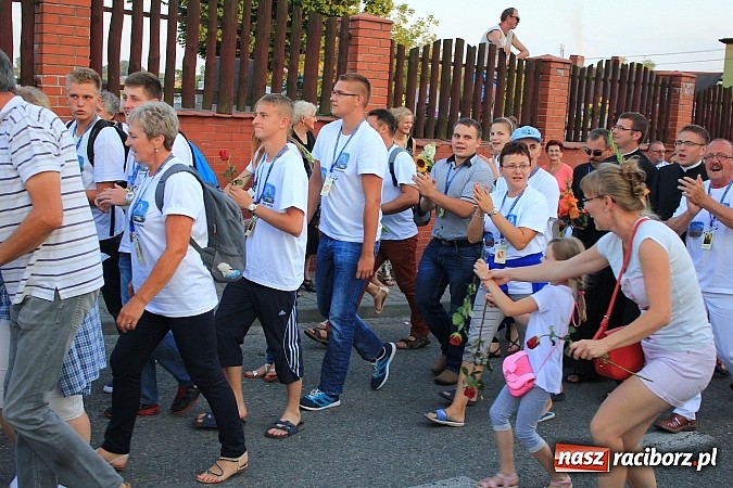 Zdjęcie w galerii na portalu naszraciborz.pl: Pielgrzymi wrócili z Jasnej Góry wiadomości z regionu