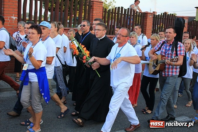 Zdjęcie w galerii na portalu naszraciborz.pl: Pielgrzymi wrócili z Jasnej Góry wiadomości z regionu