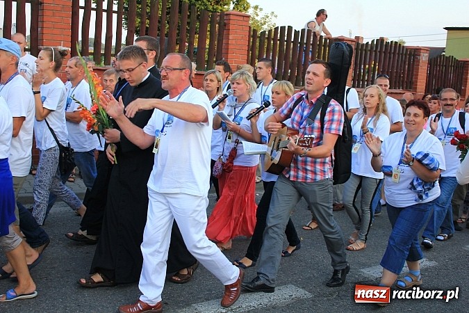 Zdjęcie w galerii na portalu naszraciborz.pl: Pielgrzymi wrócili z Jasnej Góry wiadomości z regionu