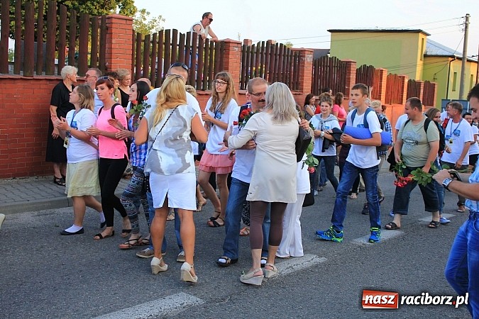 Zdjęcie w galerii na portalu naszraciborz.pl: Pielgrzymi wrócili z Jasnej Góry wiadomości z regionu