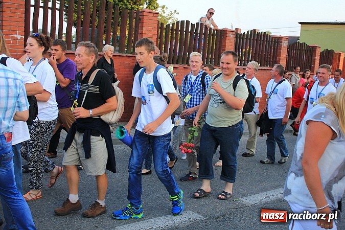 Zdjęcie w galerii na portalu naszraciborz.pl: Pielgrzymi wrócili z Jasnej Góry wiadomości z regionu