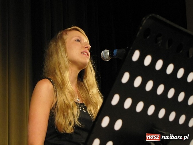 Zdjęcie w galerii na portalu naszraciborz.pl: Doskonały koncert na finał warsztat&oacute;w wokalnych z Adamem Kosewskim w RCK wiadomości z regionu
