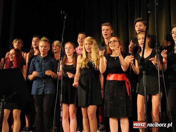 Zdjęcie w galerii na portalu naszraciborz.pl: Doskonały koncert na finał warsztat&oacute;w wokalnych z Adamem Kosewskim w RCK wiadomości z regionu