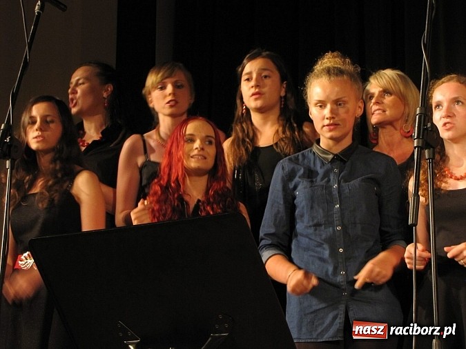 Zdjęcie w galerii na portalu naszraciborz.pl: Doskonały koncert na finał warsztat&oacute;w wokalnych z Adamem Kosewskim w RCK wiadomości z regionu