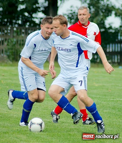 Zdjęcie w galerii na portalu naszraciborz.pl: Przednia zabawa w Owsiszczach. Oldboje Krzyżanowic z Pucharem Wójta wiadomości z regionu