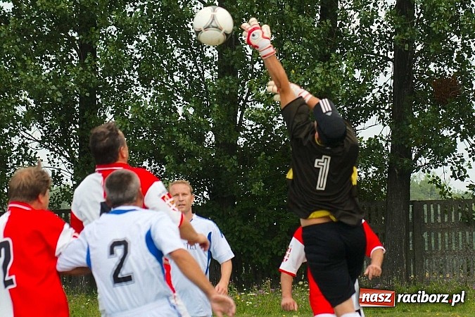 Zdjęcie w galerii na portalu naszraciborz.pl: Przednia zabawa w Owsiszczach. Oldboje Krzyżanowic z Pucharem Wójta wiadomości z regionu
