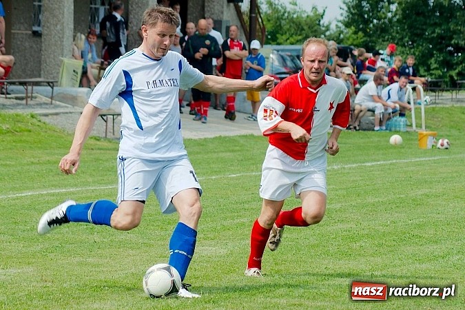 Zdjęcie w galerii na portalu naszraciborz.pl: Przednia zabawa w Owsiszczach. Oldboje Krzyżanowic z Pucharem Wójta wiadomości z regionu