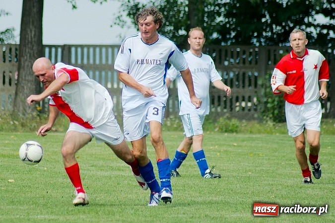 Zdjęcie w galerii na portalu naszraciborz.pl: Przednia zabawa w Owsiszczach. Oldboje Krzyżanowic z Pucharem Wójta wiadomości z regionu
