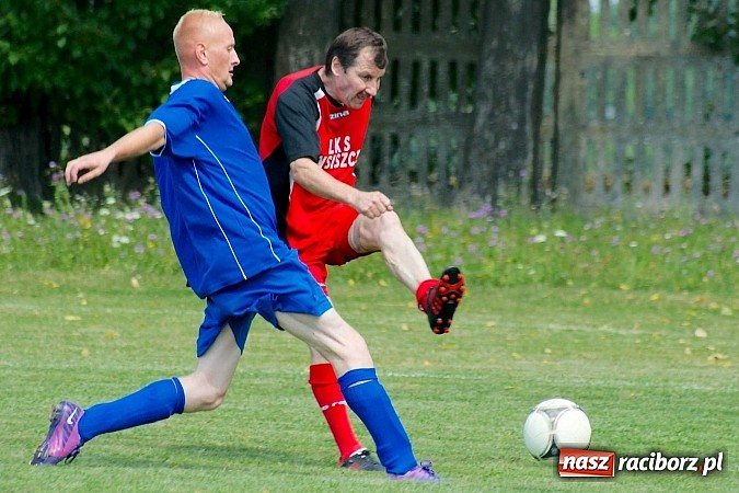 Zdjęcie w galerii na portalu naszraciborz.pl: Przednia zabawa w Owsiszczach. Oldboje Krzyżanowic z Pucharem Wójta wiadomości z regionu