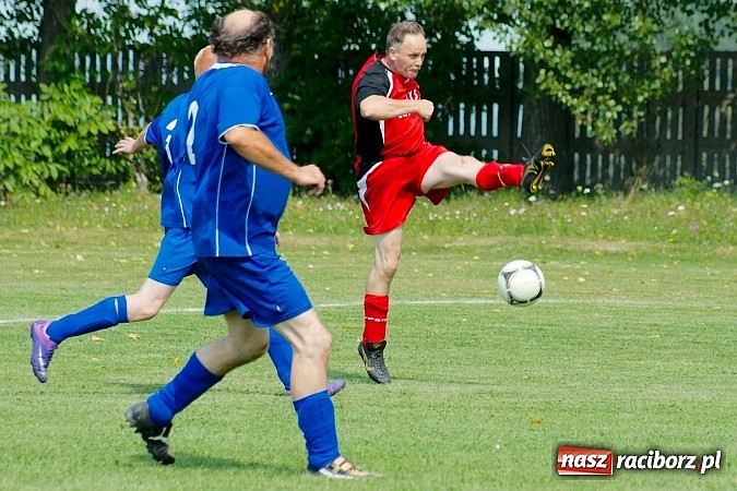 Zdjęcie w galerii na portalu naszraciborz.pl: Przednia zabawa w Owsiszczach. Oldboje Krzyżanowic z Pucharem Wójta wiadomości z regionu