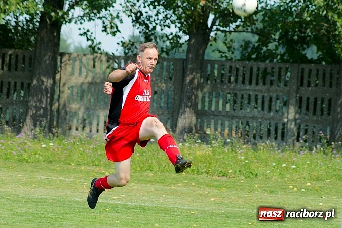 Zdjęcie w galerii na portalu naszraciborz.pl: Przednia zabawa w Owsiszczach. Oldboje Krzyżanowic z Pucharem Wójta wiadomości z regionu