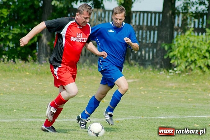 Zdjęcie w galerii na portalu naszraciborz.pl: Przednia zabawa w Owsiszczach. Oldboje Krzyżanowic z Pucharem Wójta wiadomości z regionu