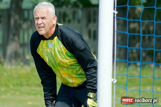 Zdjęcie w galerii na portalu naszraciborz.pl: Przednia zabawa w Owsiszczach. Oldboje Krzyżanowic z Pucharem Wójta wiadomości z regionu