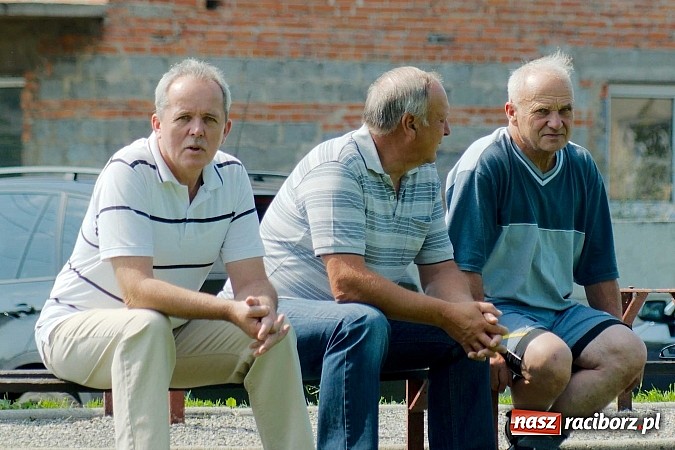 Zdjęcie w galerii na portalu naszraciborz.pl: Przednia zabawa w Owsiszczach. Oldboje Krzyżanowic z Pucharem Wójta wiadomości z regionu