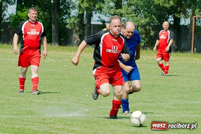 Zdjęcie w galerii na portalu naszraciborz.pl: Przednia zabawa w Owsiszczach. Oldboje Krzyżanowic z Pucharem Wójta wiadomości z regionu