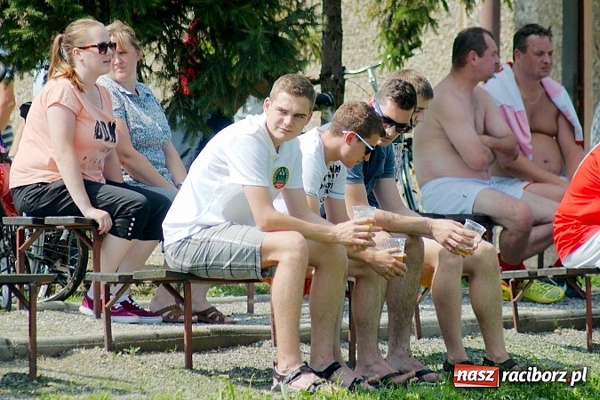 Zdjęcie w galerii na portalu naszraciborz.pl: Przednia zabawa w Owsiszczach. Oldboje Krzyżanowic z Pucharem Wójta wiadomości z regionu