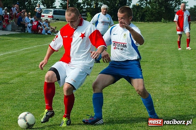 Zdjęcie w galerii na portalu naszraciborz.pl: Przednia zabawa w Owsiszczach. Oldboje Krzyżanowic z Pucharem Wójta wiadomości z regionu