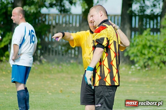 Zdjęcie w galerii na portalu naszraciborz.pl: Przednia zabawa w Owsiszczach. Oldboje Krzyżanowic z Pucharem Wójta wiadomości z regionu