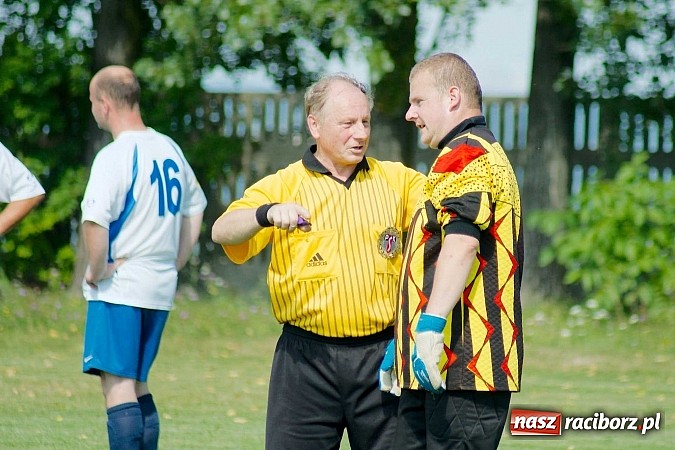 Zdjęcie w galerii na portalu naszraciborz.pl: Przednia zabawa w Owsiszczach. Oldboje Krzyżanowic z Pucharem Wójta wiadomości z regionu