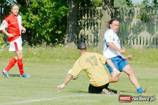 Zdjęcie w galerii na portalu naszraciborz.pl: Przednia zabawa w Owsiszczach. Oldboje Krzyżanowic z Pucharem Wójta wiadomości z regionu