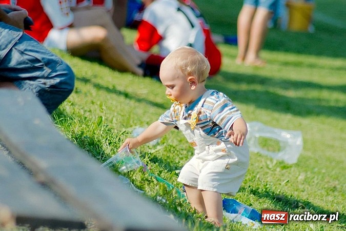 Zdjęcie w galerii na portalu naszraciborz.pl: Przednia zabawa w Owsiszczach. Oldboje Krzyżanowic z Pucharem Wójta wiadomości z regionu