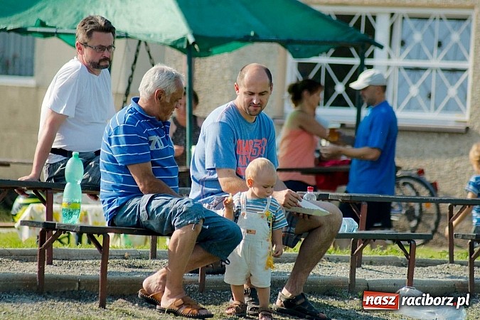 Zdjęcie w galerii na portalu naszraciborz.pl: Przednia zabawa w Owsiszczach. Oldboje Krzyżanowic z Pucharem Wójta wiadomości z regionu