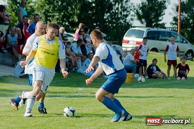 Zdjęcie w galerii na portalu naszraciborz.pl: Przednia zabawa w Owsiszczach. Oldboje Krzyżanowic z Pucharem Wójta wiadomości z regionu
