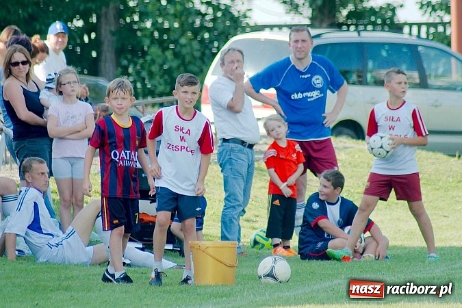 Zdjęcie w galerii na portalu naszraciborz.pl: Przednia zabawa w Owsiszczach. Oldboje Krzyżanowic z Pucharem Wójta wiadomości z regionu